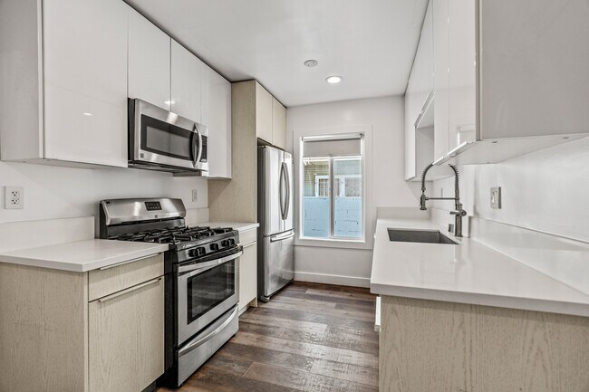 Building Photo - 6307 Elgin St.