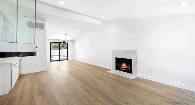 Building Photo - 17163 Clemons Dr