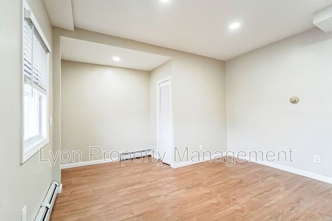 Building Photo - 25 Slade St