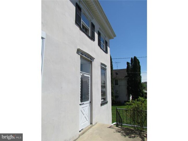 Building Photo - 109 E Main St