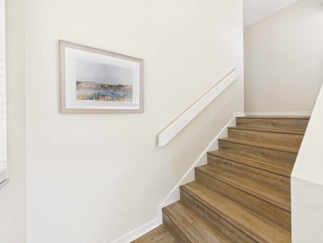 Building Photo - Furnished Seasonal or Annual Rental in Pipers Grove – 3BR Townhome with Lake View