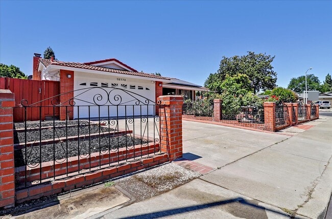Building Photo - 33775 SINSBURY WAY