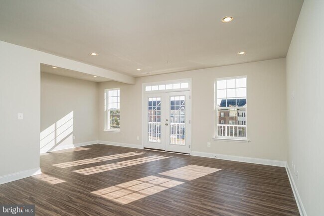 Building Photo - 7135 Beaumont Place