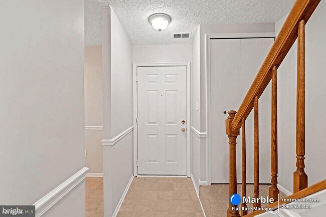 Foto del edificio - 3 br, 1.5 bath Townhome - 22348 Mayfield Ter