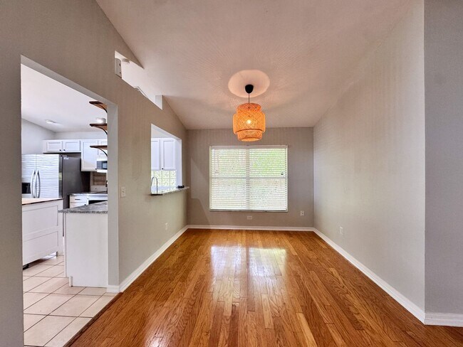 Building Photo - Beautifully upgraded 3/2 with double car garage!