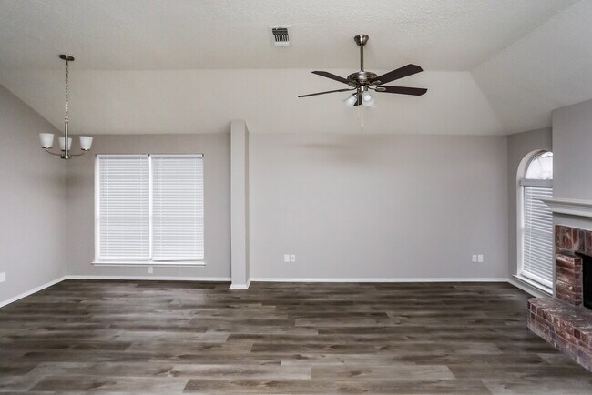 Foto del edificio - 2508 Helen Ln