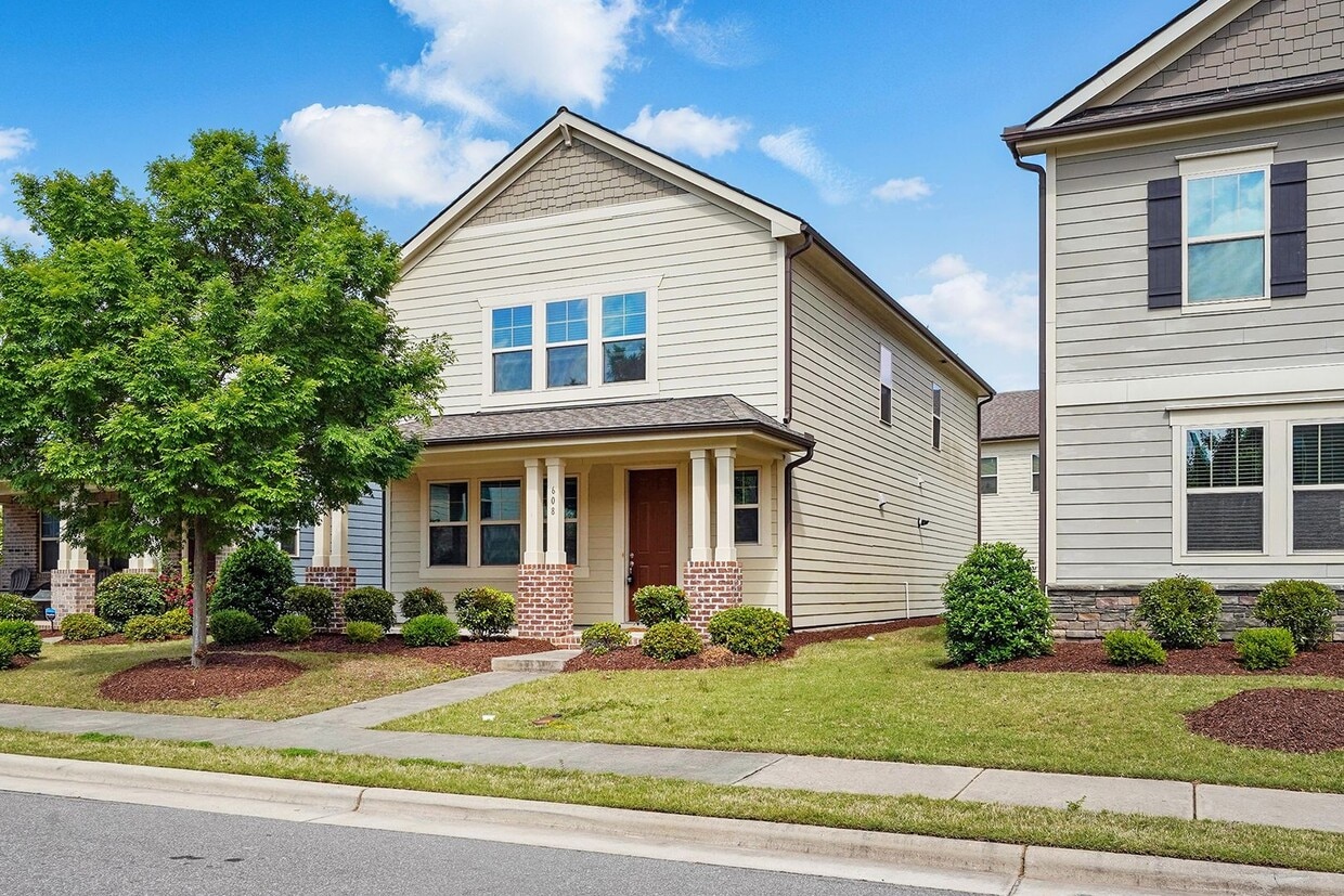 Primary Photo - AVAILABLE NOW!-BUNGALOW STYLE HOME -JUST B...