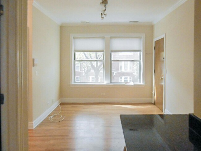 Foto del edificio - 1214 W Waveland Ave