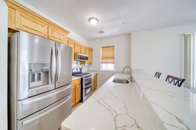 Building Photo - 569 53rd St