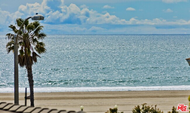 Foto del edificio - 141 Hollister Ave