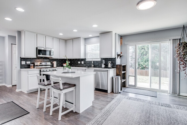 Building Photo - 217 Kristen St