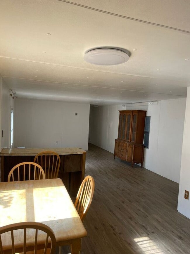 Building Photo - 3 bed/2 bath Trailer - COMING SOON!