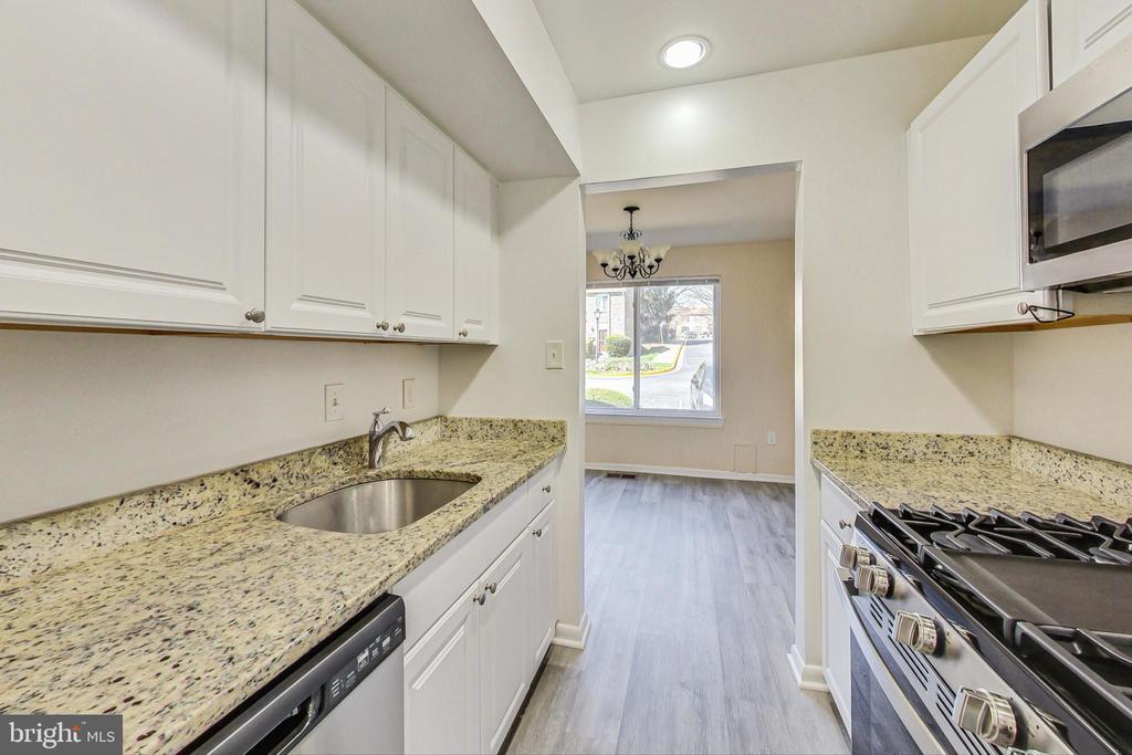 Foto principal - 906 West Side Dr