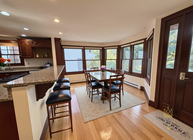 Foto del edificio - 33 Clearwater Rd