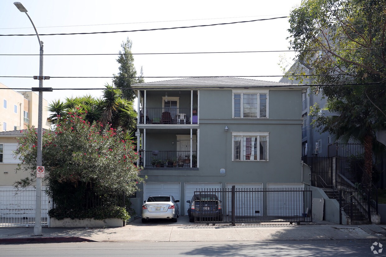 Primary Photo - 220-224 S Bonnie Brae St
