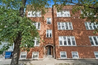 Building Photo - 7211 N Damen Ave