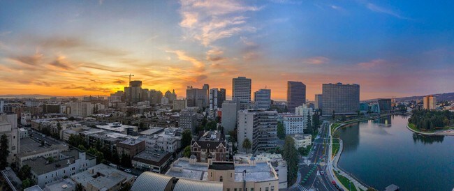 Vista desde el balcón al atardecer. - 1 Lakeside Dr