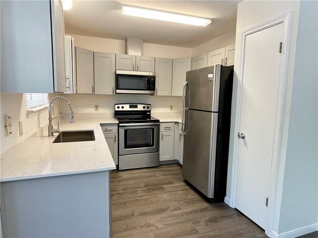 Building Photo - 2305 Darnell Dr