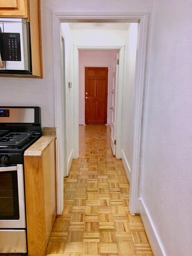 Building Photo - 460 Wisnom Ave