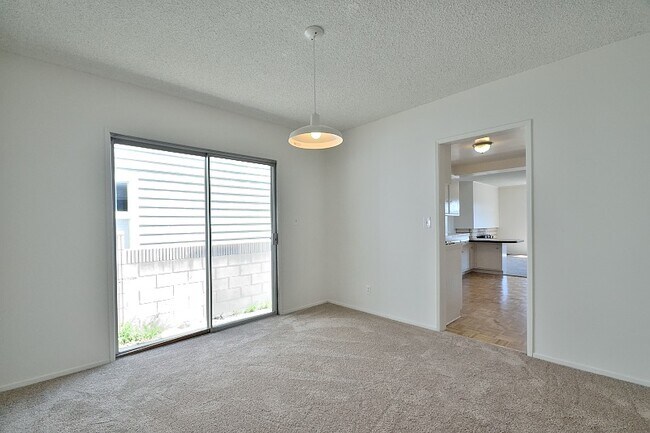 Building Photo - 4557 W 171st St