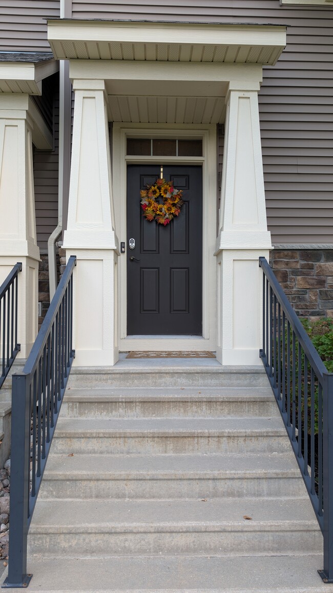 Building Photo - 8971 SW Village Loop