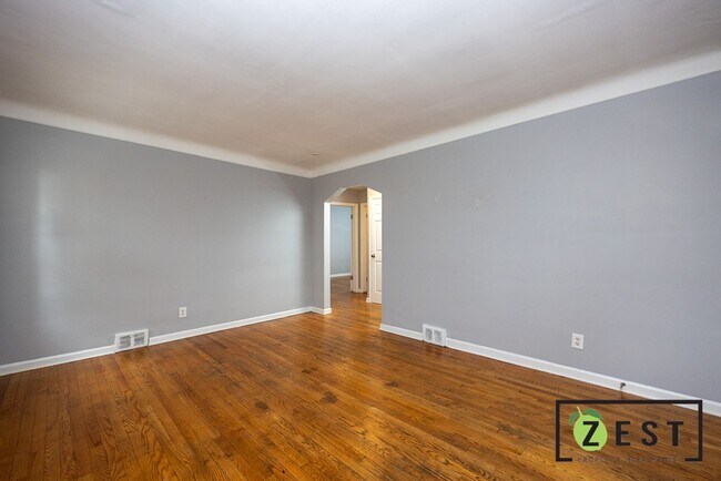 Foto del edificio - 3-bedroom, 1-bathroom bungalow home