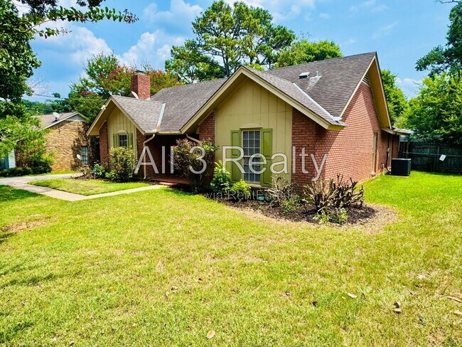 Building Photo - 2905 Willow Ln Dr
