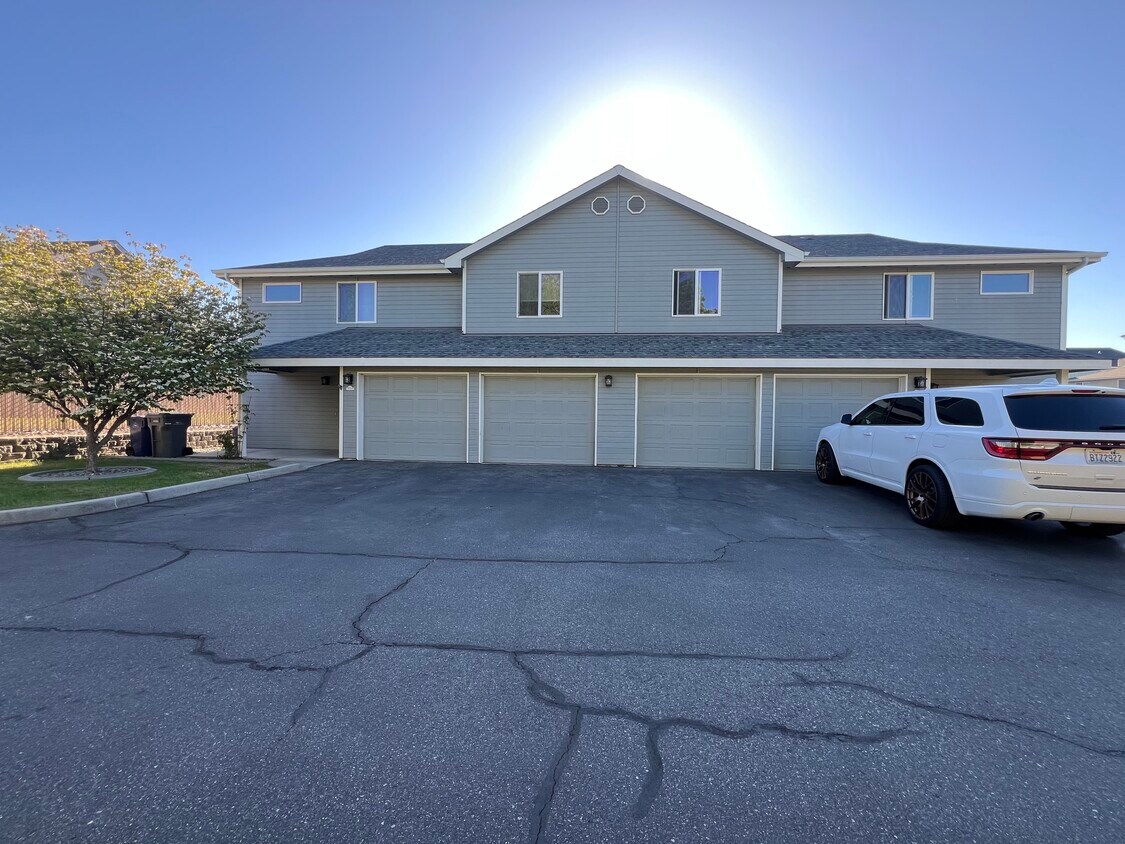 1512 Westwood Ave, Wenatchee, WA 98801 Townhome Rentals in Wenatchee