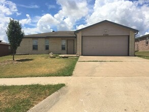 Building Photo - 4300 Tidal Wave Dr