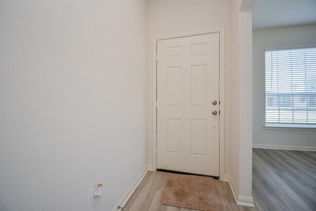 Foto del edificio - 569 Amberwood Pk Dr