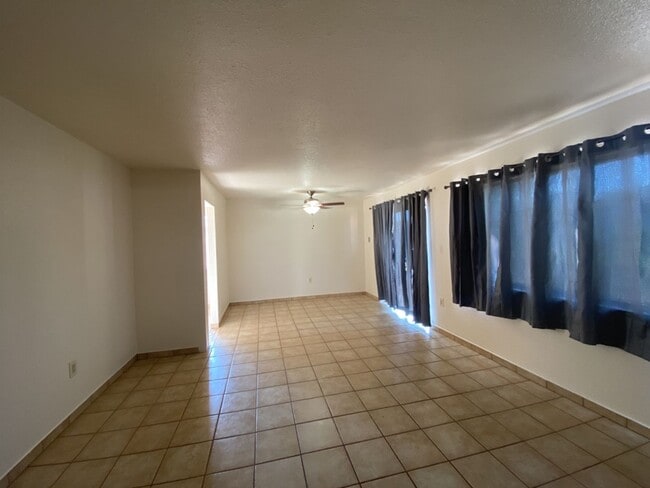 Building Photo - Very Nice 4 bedroom, 2 bathroom home available!