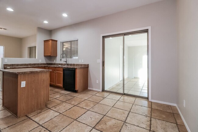 Foto del edificio - 16238 W Monroe Street