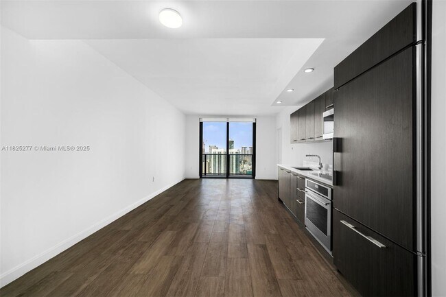 Foto del edificio - 45 SW 9th St