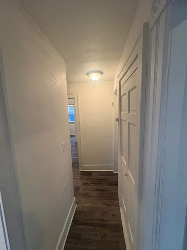 Building Photo - 723 W Armstrong Ave