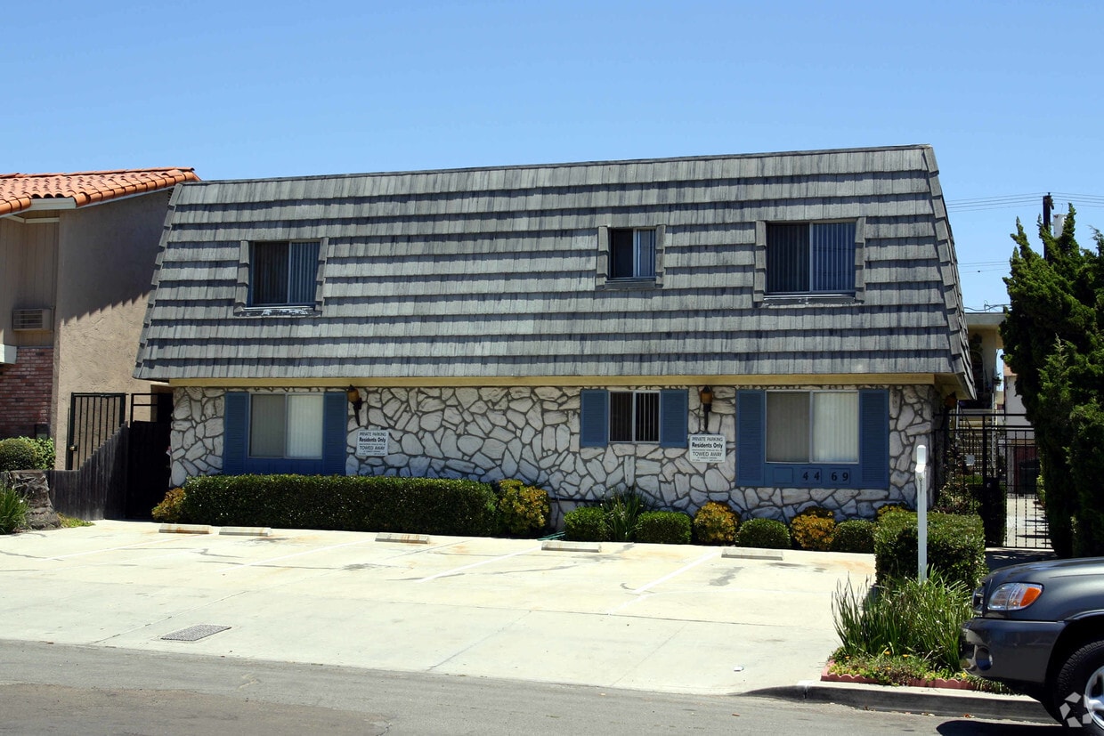 Building Photo - 4469 Kansas St