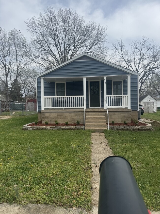 Building Photo - 114 S Elm St