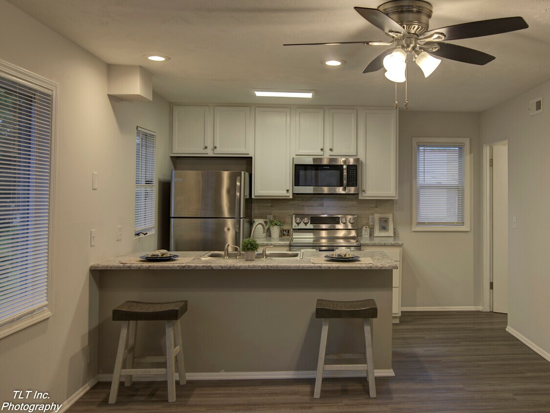 Kitchen - 4423 N 60th Ave