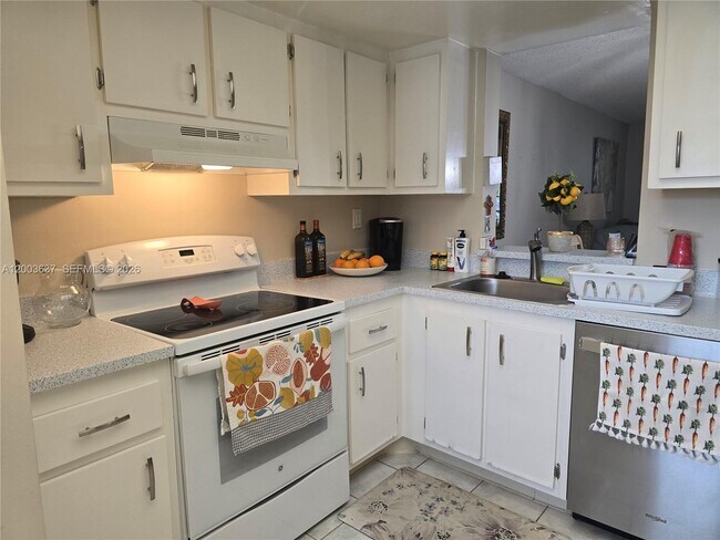 Foto del edificio - 7664 NW 18th St