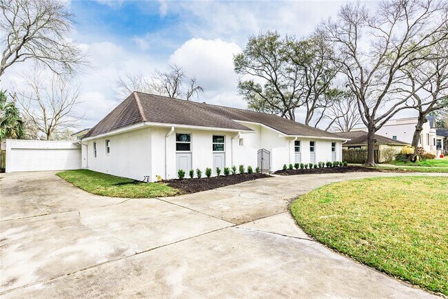 Building Photo - 5222 Braesheather Dr