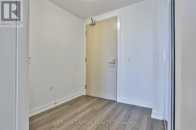Building Photo - 138-4138 Downes St