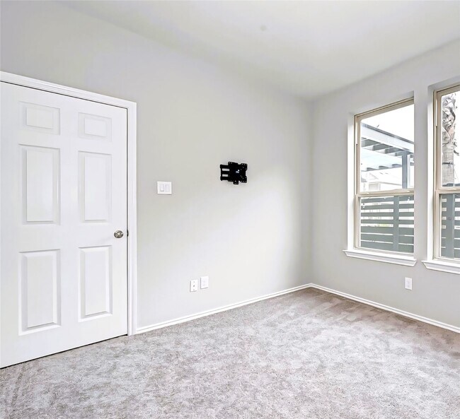 Building Photo - 3115 Roseland Terrace Ln