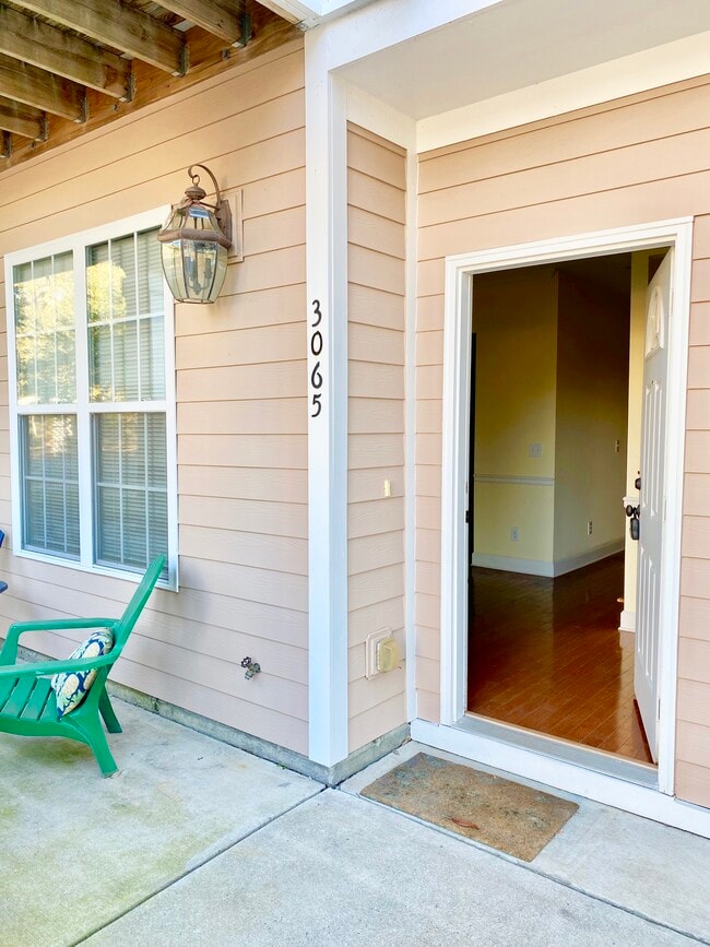 Building Photo - Charming Johns Island Townhome