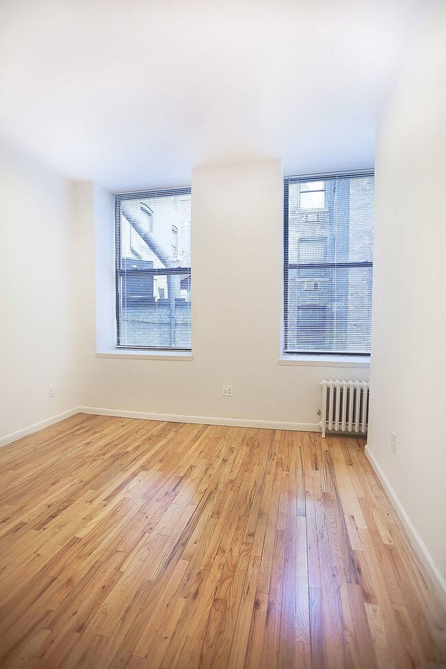 Building Photo - 124 E 28th St