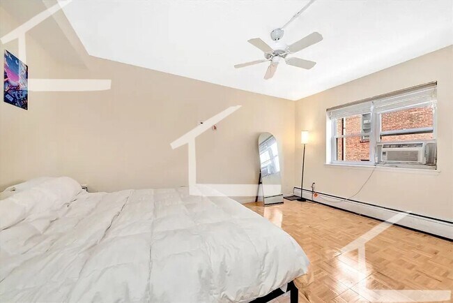 Foto del edificio - Spacious & Cozy 1BR in Coolidge Corner!