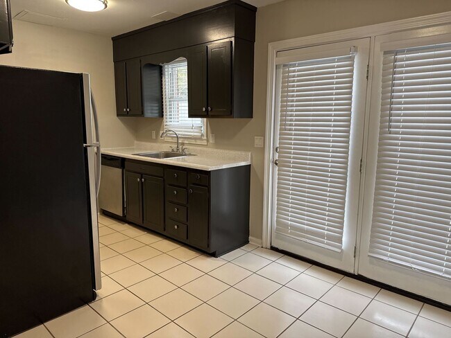 Foto del edificio - 121 Western Villa Dr