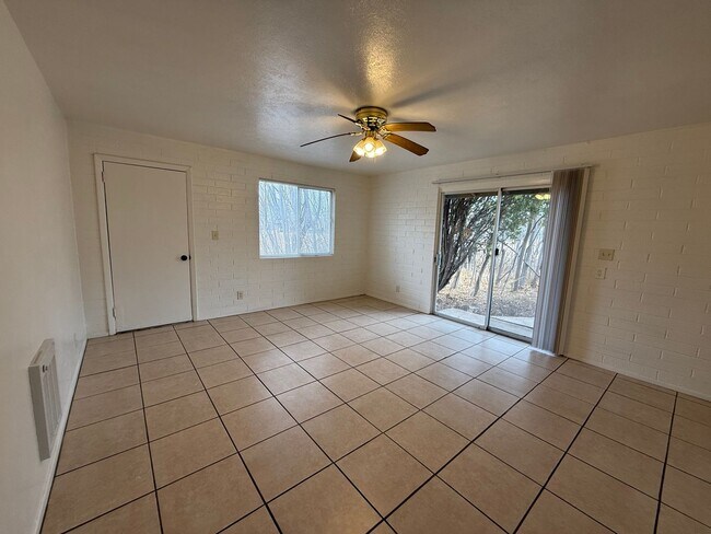 Foto del edificio - Price Reduced!! 2 bed 1 Bath - Contact Property Pros