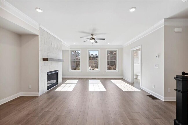 Foto del edificio - 1358 Live Oak Ln