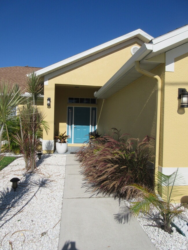 Building Photo - 1185 Rio De Janeiro Ave