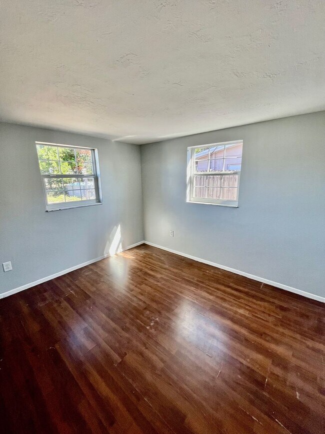 Foto del edificio - Spacious 3BR/2BA Port Richey home! No appl...