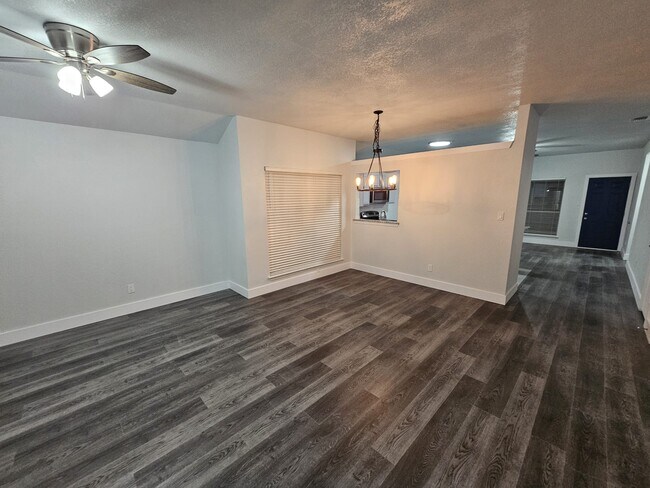 Foto del edificio - 919 Crestwood Dr